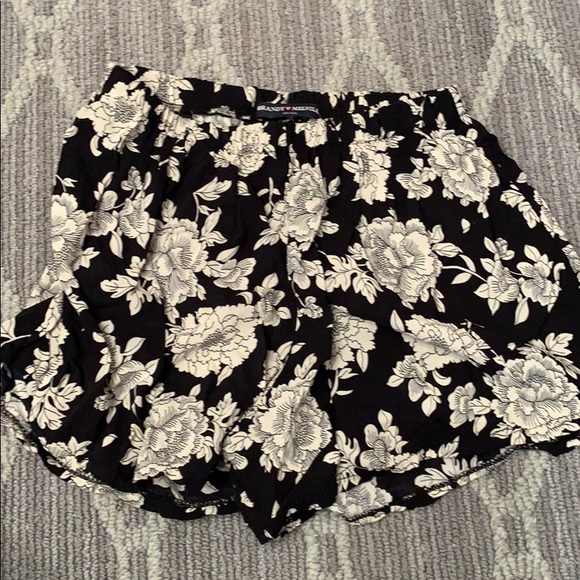 Floral brandy melville shorts - Picture 1 of 1